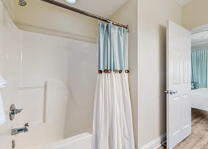 Beachview With Shared Indoor And Outdoor Pool Acces And Wifi
